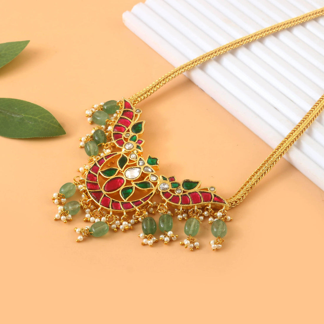 Elegant Jadau Kundan Necklace with Emerald bead Accents
