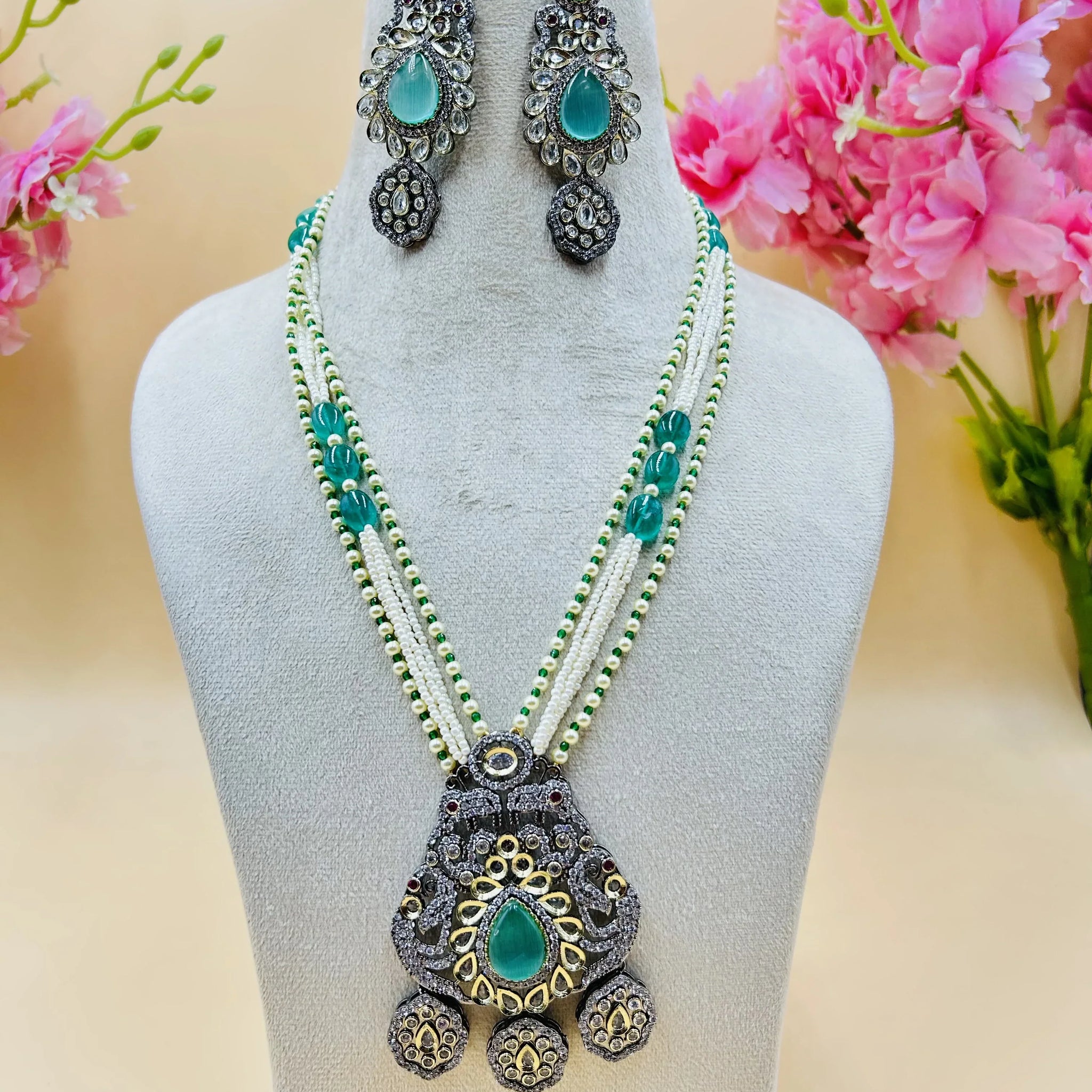Jadau Kundan Necklase Set