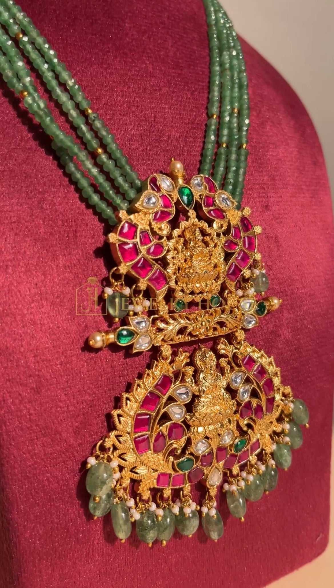 Elegant Jadau Kundan Necklace with Emerald bead Accents (Copy)