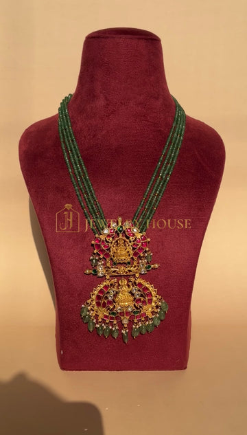 Elegant Jadau Kundan Necklace with Emerald bead Accents (Copy)