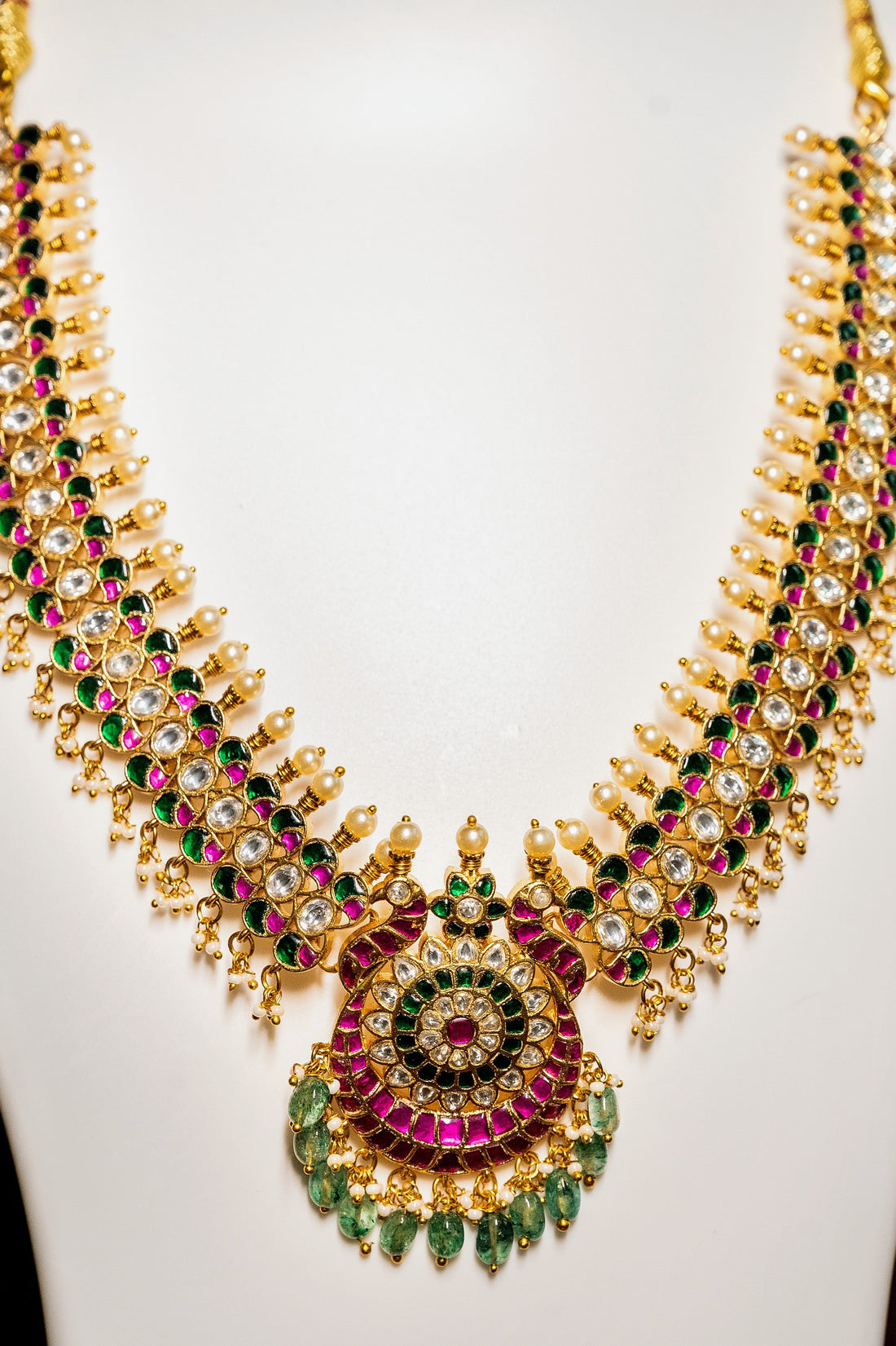 Jadau Kundan Necklace Set With Earnings