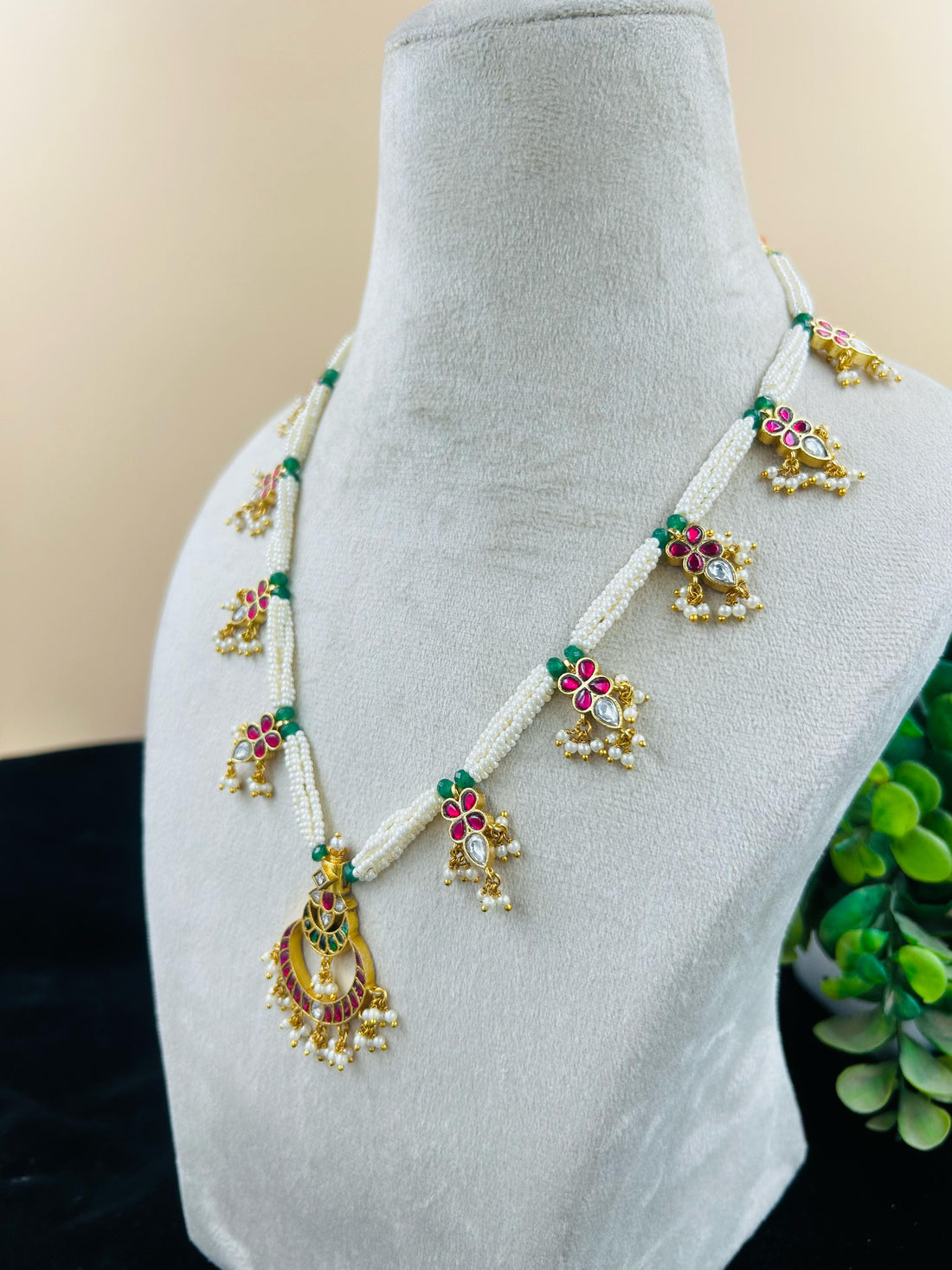 Bead Necklace With Tika
